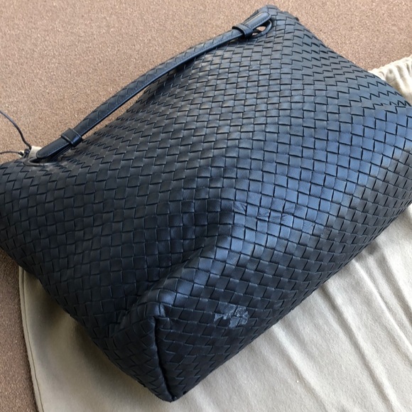 Authentic Bottega Veneta Handbag - Picture 8 of 13